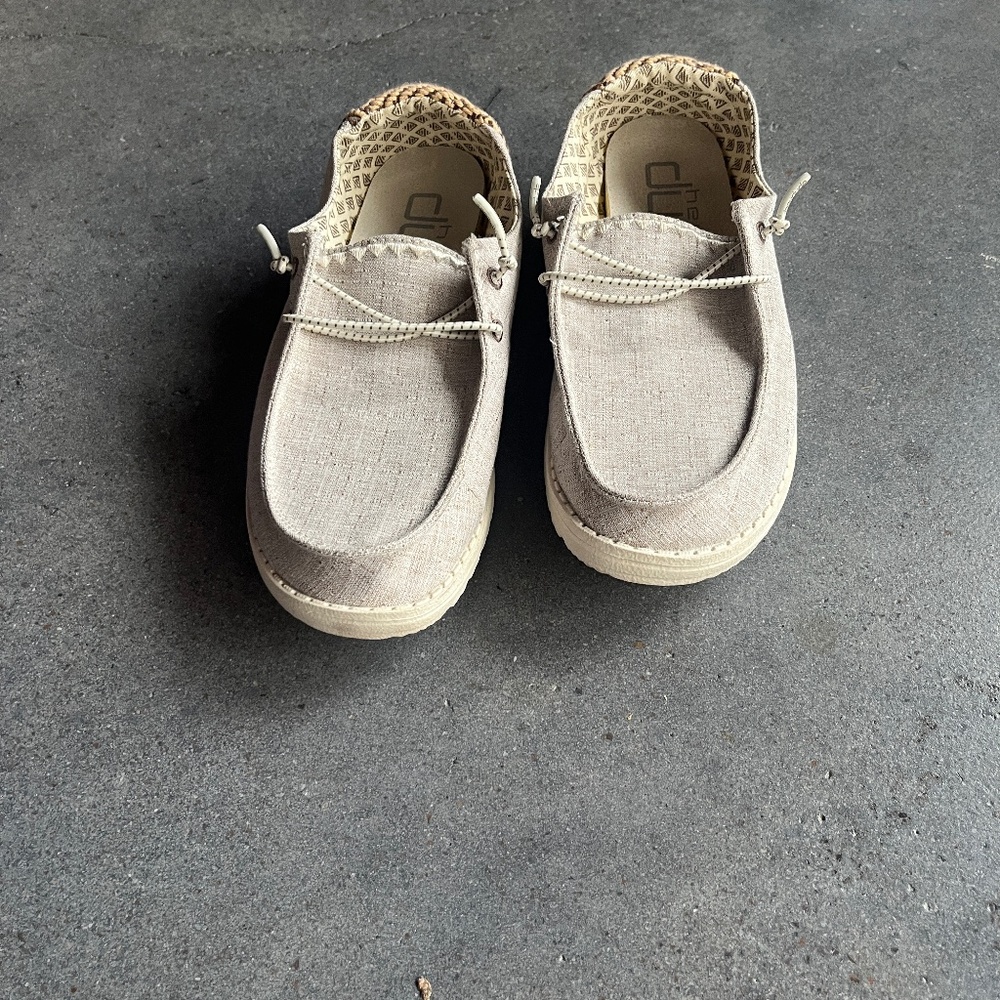 Ladies Size 6 hey dude Wendy Chambray Java